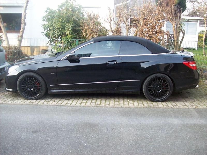 Gebraucht Mercedes E200 AMG 184 PS (135 kW) 2010 Schwarz Cabrio
