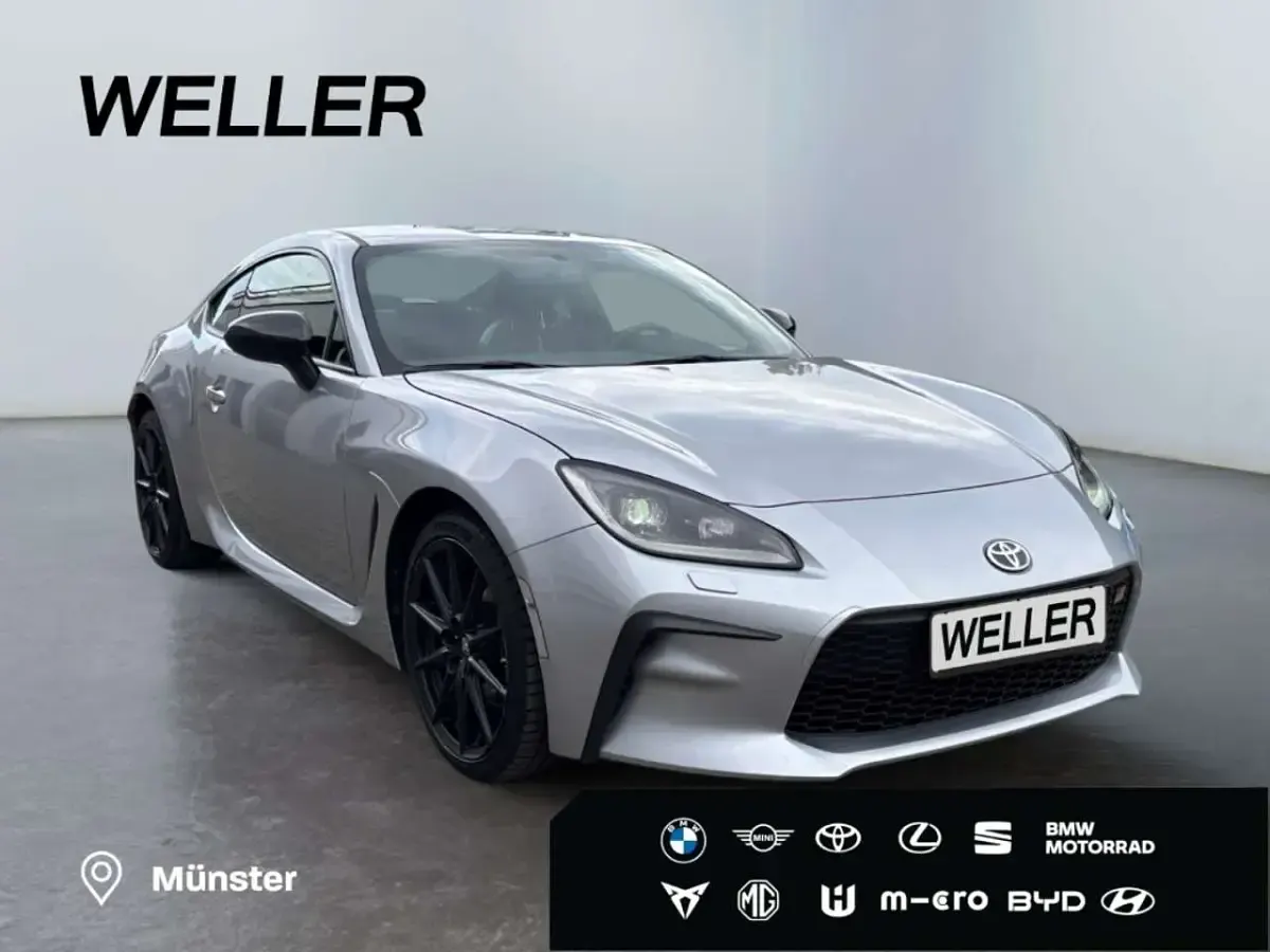 Gebraucht Toyota GR86 234 PS (172 kW) 2024 Ice silver metallic (silber) Coupé