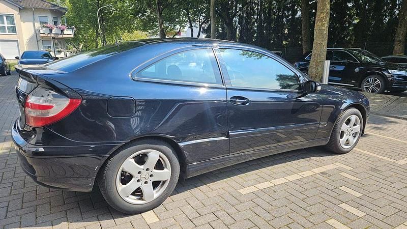 Gebraucht Mercedes C220 150 PS (110 kW) 2006 Schwarz Coupé