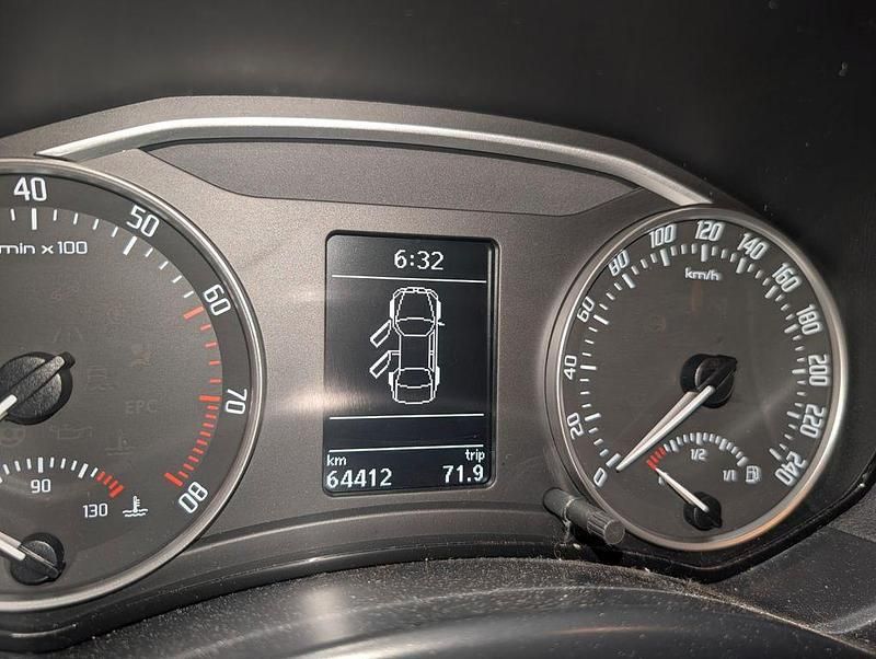 Gebraucht Skoda Octavia Ambiente 122 PS (89 kW) 2009 Grau Kombi