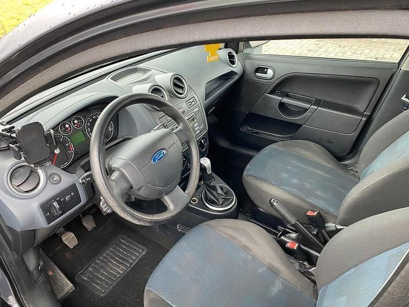 Gebraucht Ford Fiesta 80 PS (58 kW) 2008 Grau Kleinwagen