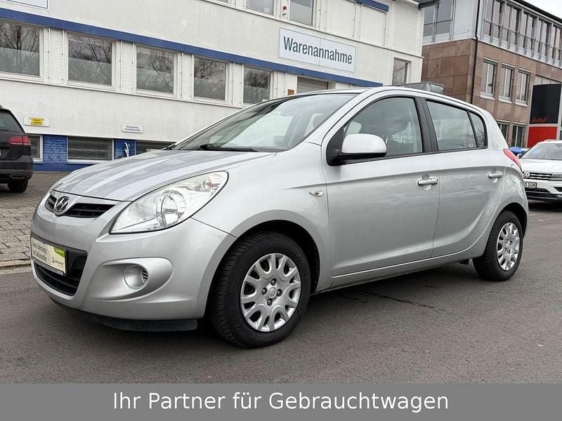Gebraucht Hyundai i20 Classic 86 PS (63 kW) 2012 Silber Kleinwagen