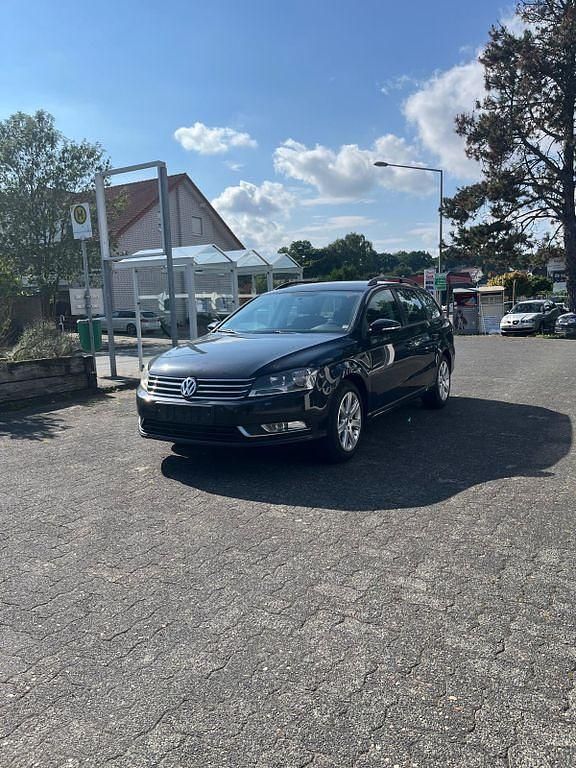 Schwarz Gebraucht 2012 VW Passat Trendline Kombi | 5.390 € (Guter Preis) - Bild 1/4