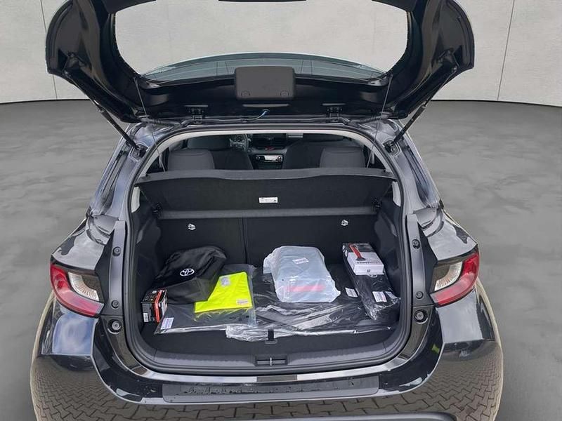 Neu Toyota Yaris Business Edition 116 PS (85 kW) 2025 Schwarz Limousine