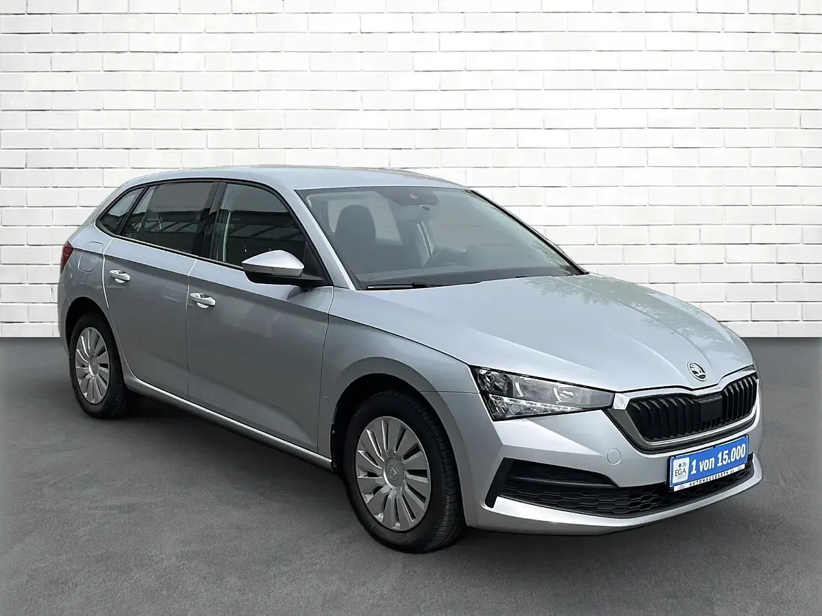 Gebraucht Skoda Scala Active 116 PS (85 kW) 2020 Silber metallic Kleinwagen
