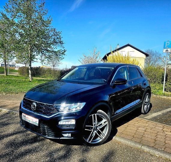 Deep black perleffekt Gebraucht 2019 VW T-Roc Basis SUV | 16.900 € (Fairer Preis) - Bild 1/4