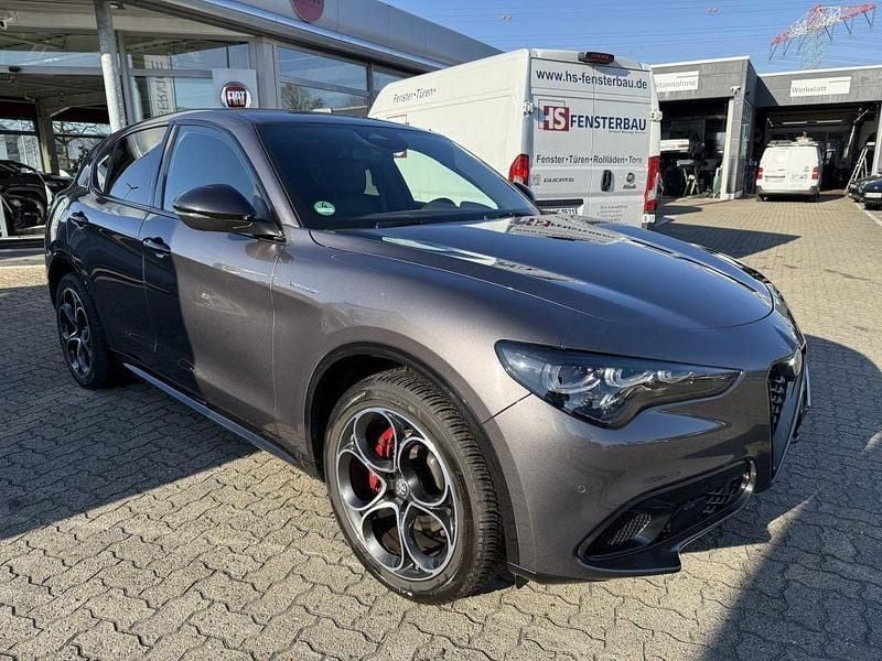 Grigio vesuvio metallic Gebraucht 2024 Alfa Romeo Stelvio Veloce SUV | 45.990 € (Teuer) - Bild 1/4