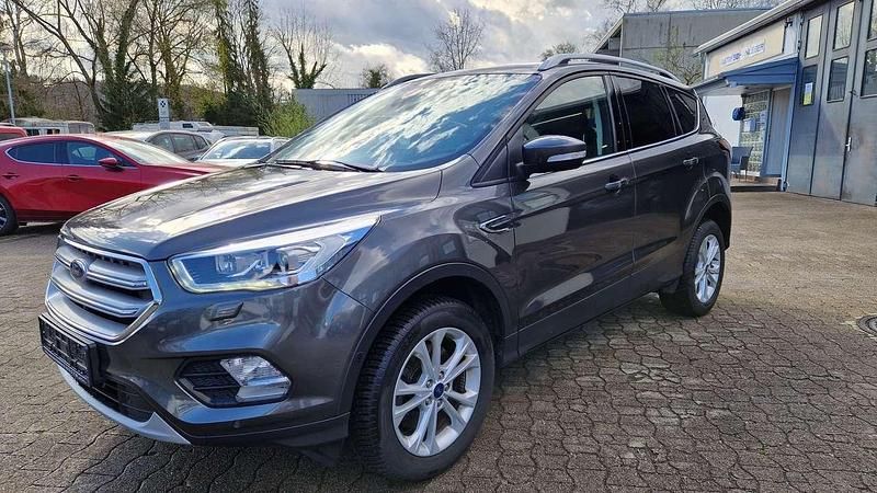 Grau Gebraucht 2020 Ford Kuga Titanium SUV | 19.990 € (Fairer Preis) - Bild 1/4