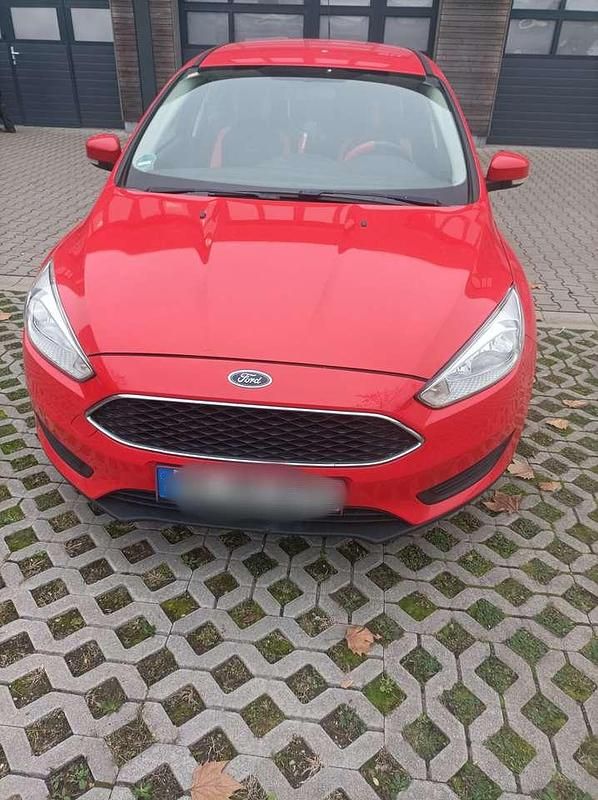 Rot Gebraucht 2018 Ford Focus Kombi | 6.400 € - Bild 1/4