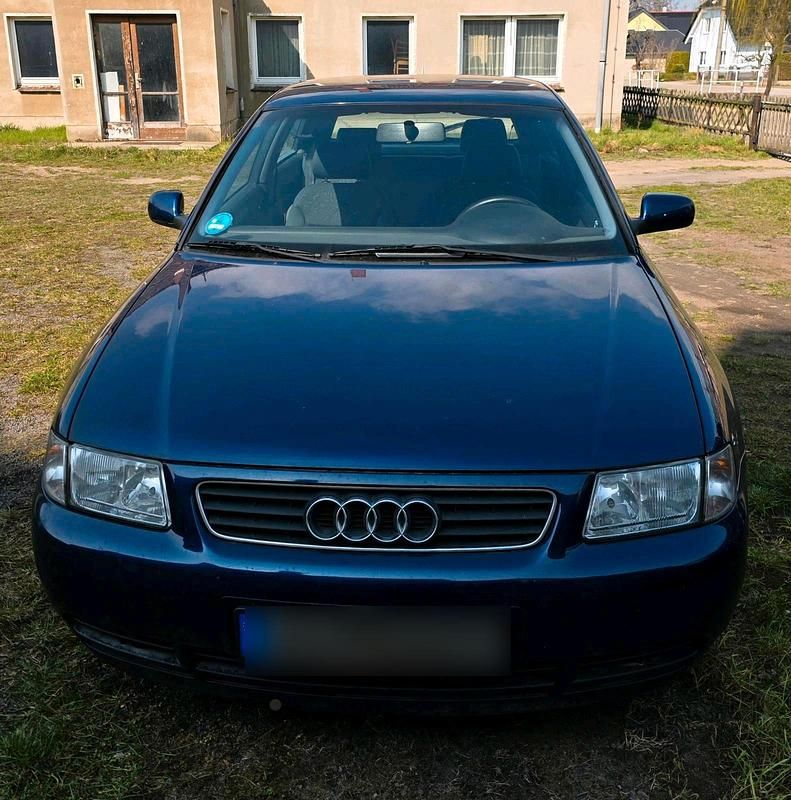 Second-hand Audi A3 101 CP (74 kW) 1999 Albastru Hatchback