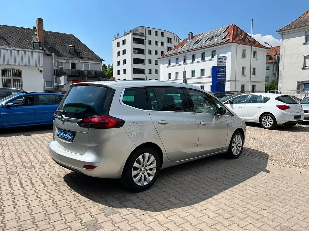 Gebraucht Opel Zafira Tourer Innovation 140 PS (102 kW) 2016 Argonsilber/sovereign/switchbl Van / Kleinbus