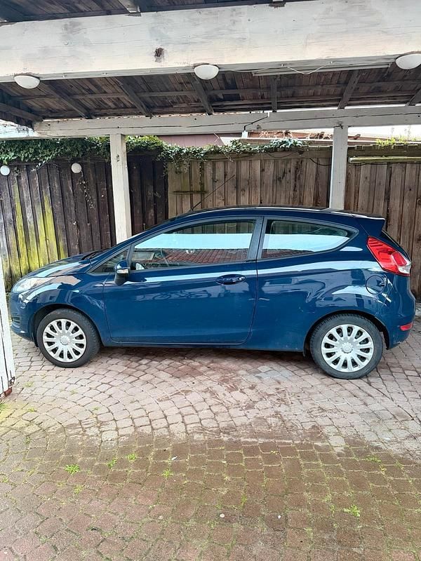 Gebraucht Ford Fiesta 82 PS (60 kW) 2016 Blau Kleinwagen
