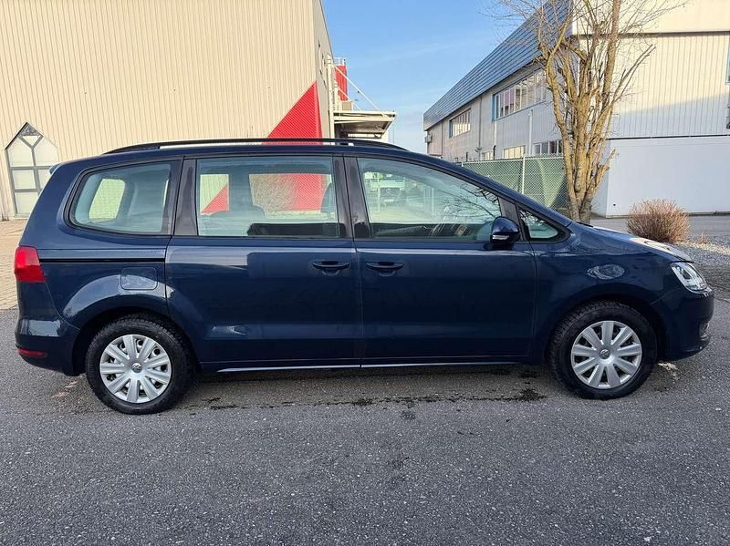 Gebraucht VW Sharan Trendline 140 PS (102 kW) 2011 Night blue metallic Van / Kleinbus