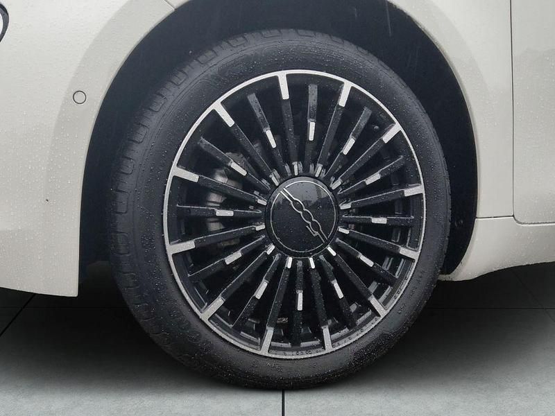 Gebraucht Fiat 500e Basis 86 kW (118 PS) 2023 Weiß Kleinwagen