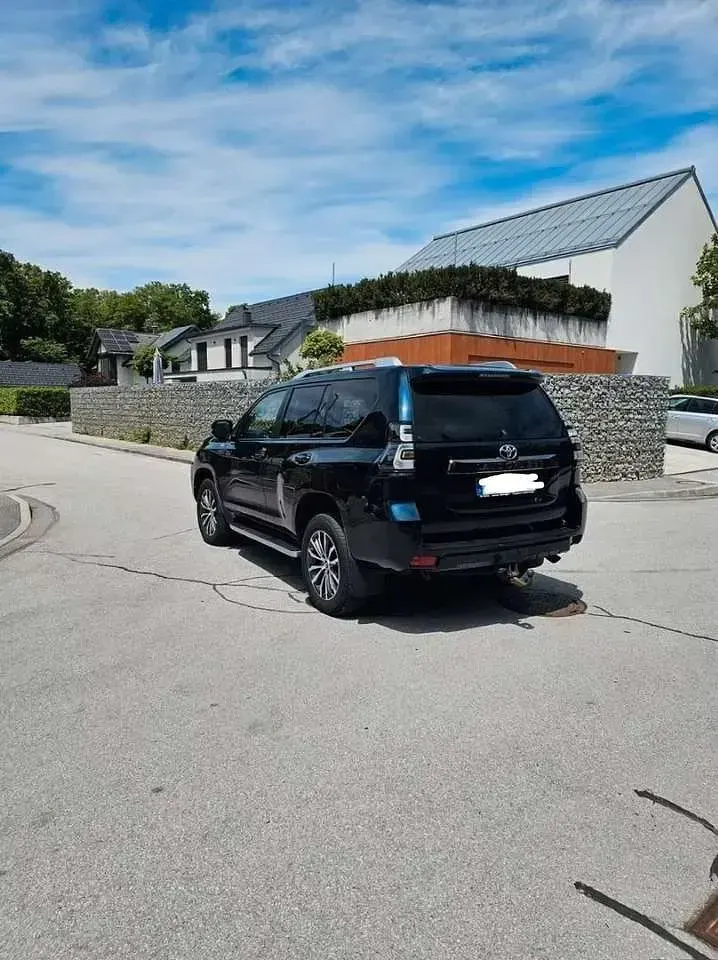 Gebraucht Toyota Land Cruiser TEC-Edition 204 PS (150 kW) 2021 Schwarz metallic SUV