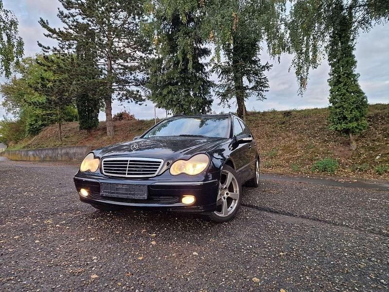 Schwarz Gebraucht 2003 Mercedes C180 Avantgarde Kombi | 3.000 € (Fairer Preis) - Bild 1/4
