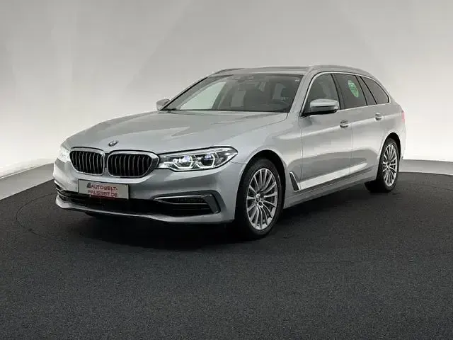 Gebraucht BMW 520 Luxury Line 190 PS (139 kW) 2019 Glaciersilber Kombi