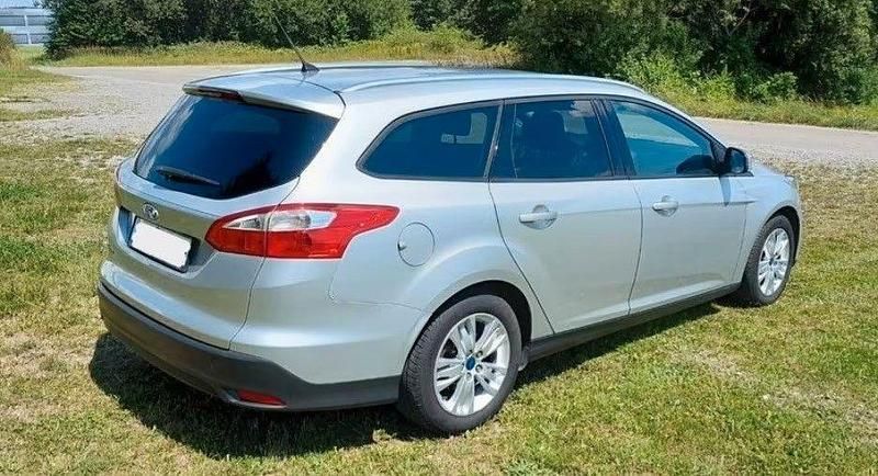 Gebraucht Ford Focus Trend 125 PS (91 kW) 2011 Silber Kombi