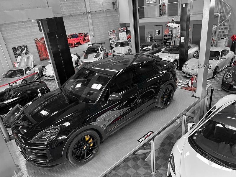 Schwarz Gebraucht 2023 Porsche Cayenne Turbo GT SUV | 167.880 € - Bild 1/4