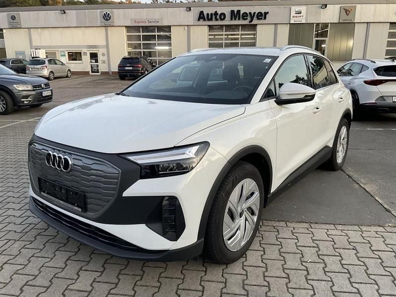 Gebraucht Audi e-tron 150 kW (204 PS) 2022 Gletscherweiß (metallic) SUV