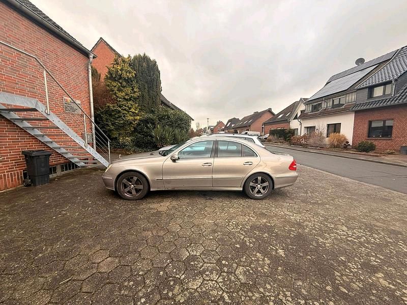 Gebraucht Mercedes E320 224 PS (164 kW) 2006 Grau Limousine