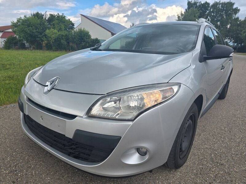 Silber Gebraucht 2011 Renault Mégane III Expression Limousine | 2.799 € (Guter Preis) - Bild 1/4