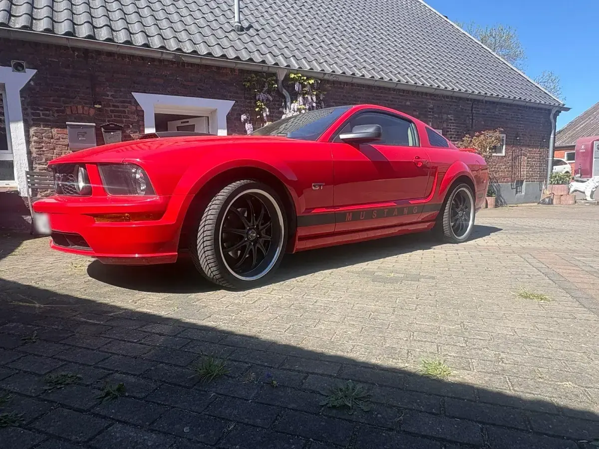 Second-hand Ford Mustang 305 CP (224 kW) 2007 Roșu Coupe