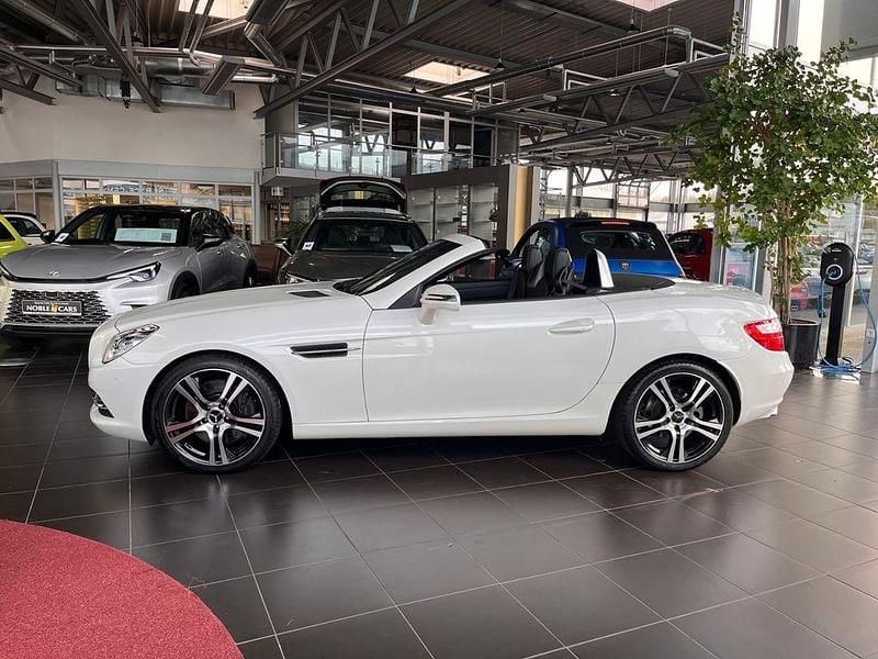 Gebraucht Mercedes SLK350 306 PS (225 kW) 2012 Diamantweiss Cabrio