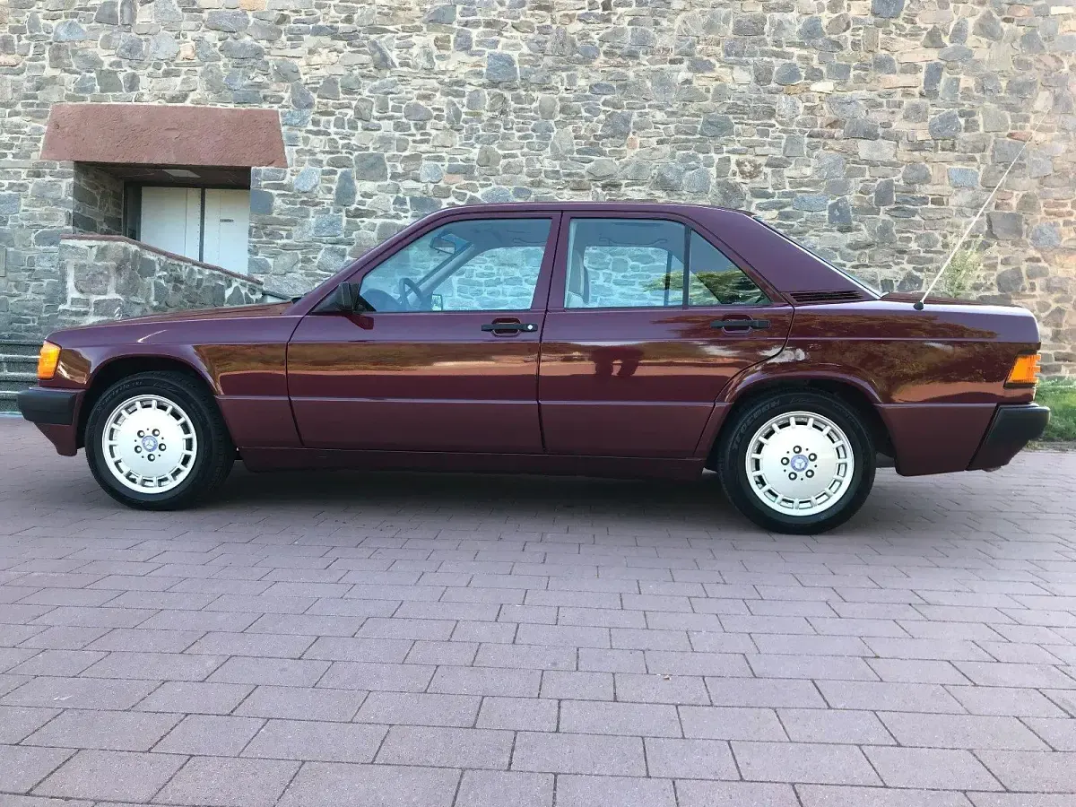Gebraucht Mercedes 190 109 PS (80 kW) 1990 Andere farben Limousine