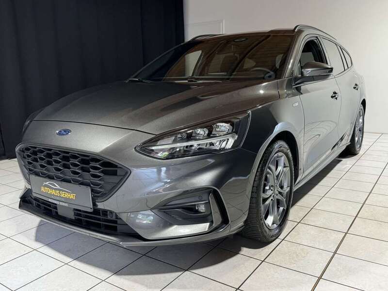 Grau Gebraucht 2020 Ford Focus ST-Line Kombi | 17.800 € (Guter Preis) - Bild 1/4