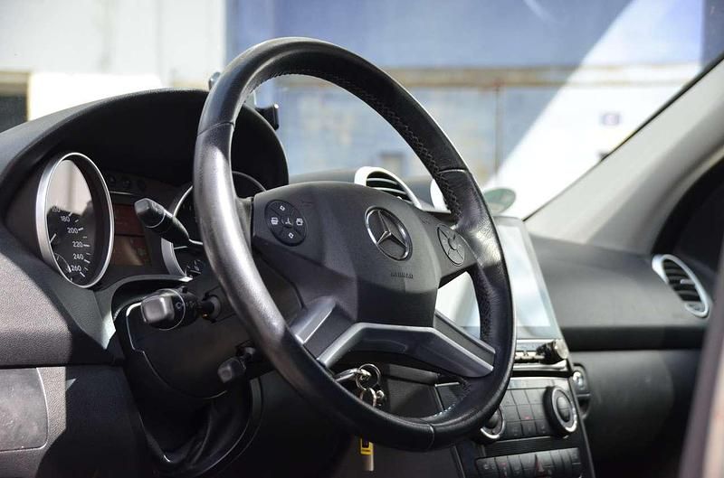 Gebraucht Mercedes ML320 224 PS (164 kW) 2009 Sanidinbeige  metalliclack SUV