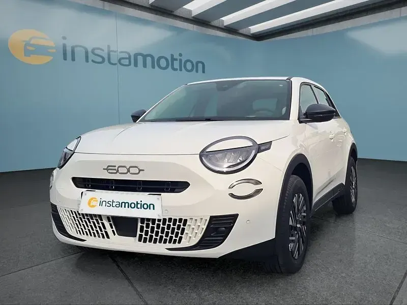 Neu Fiat 600 101 PS (74 kW) 2025 Weiß Kleinwagen