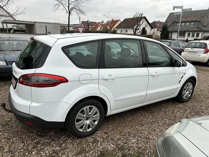 Gebraucht Ford S-MAX Trend 140 PS (102 kW) 2011 Frostweiß Van / Kleinbus