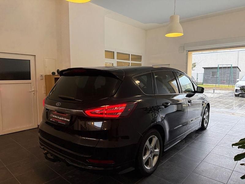 Gebraucht Ford S-MAX ST-Line 150 PS (110 kW) 2018 Schwarz Van / Kleinbus