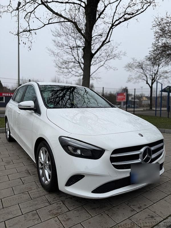 Gebraucht Mercedes B200 163 PS (119 kW) 2020 Weiß Van / Kleinbus