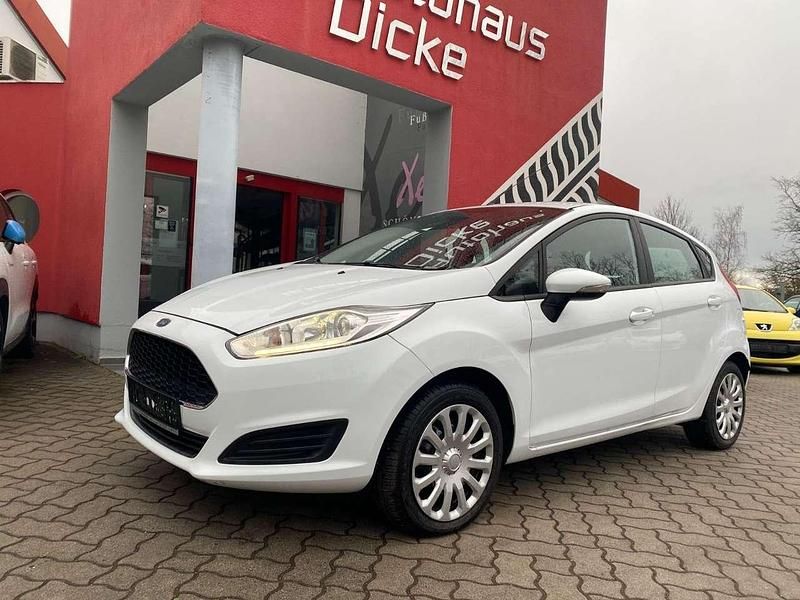 Gebraucht Ford Fiesta Trend 101 PS (74 kW) 2016 Frozen white Kleinwagen