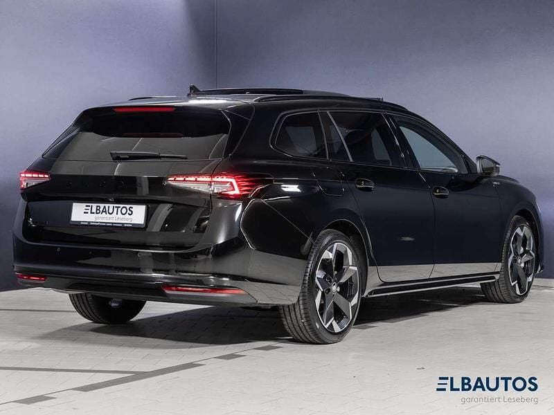 Neu Skoda Superb 193 PS (141 kW) 2025 Ebony schwarz Kombi