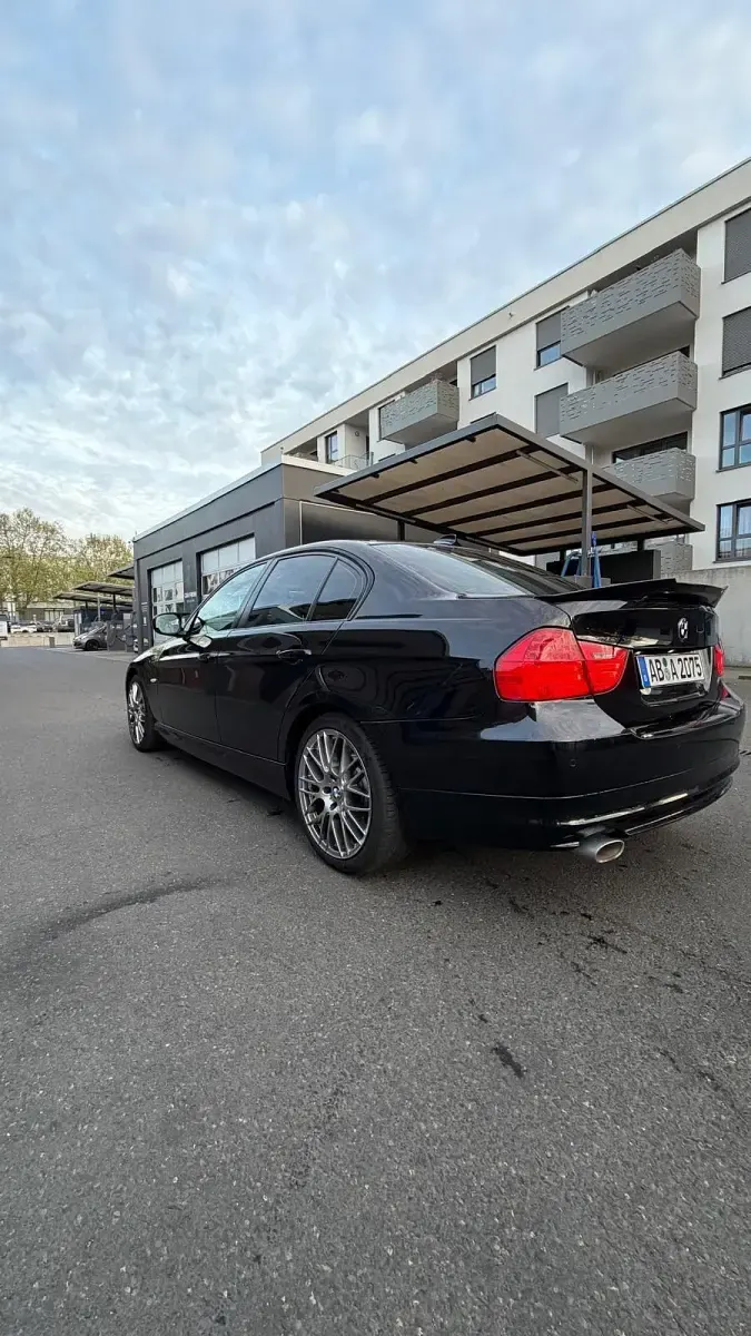 Gebraucht BMW 320 Comfort Edition 184 PS (135 kW) 2011 Schwarz Limousine