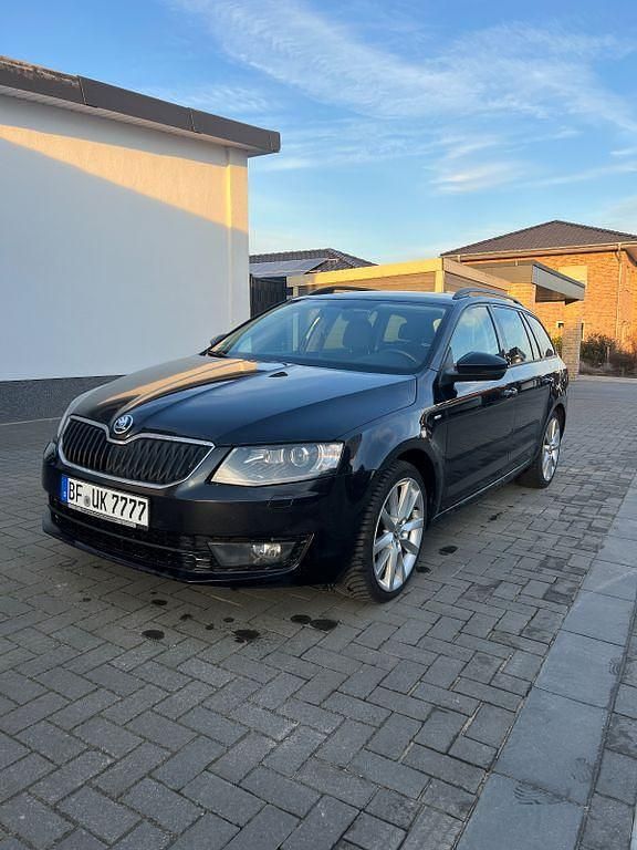 Schwarz Gebraucht 2016 Skoda Octavia Joy Kombi | 10.500 € (Fairer Preis) - Bild 1/4