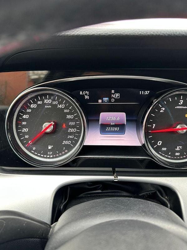 Gebraucht Mercedes E200 160 PS (117 kW) 2020 Andere farben Limousine