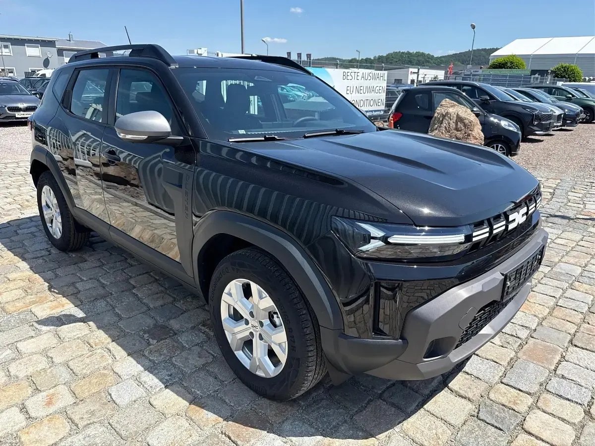 Neu Dacia Duster Expression 140 PS (102 kW) 2026 Nacréschwarz metallic SUV