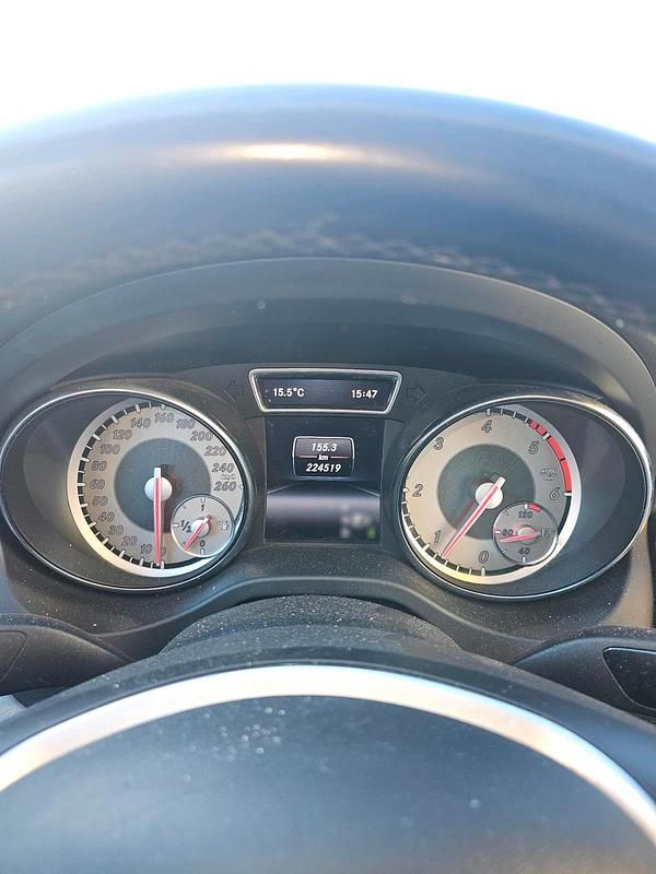 Gebraucht Mercedes CLA220 170 PS (125 kW) 2013 Violett Limousine