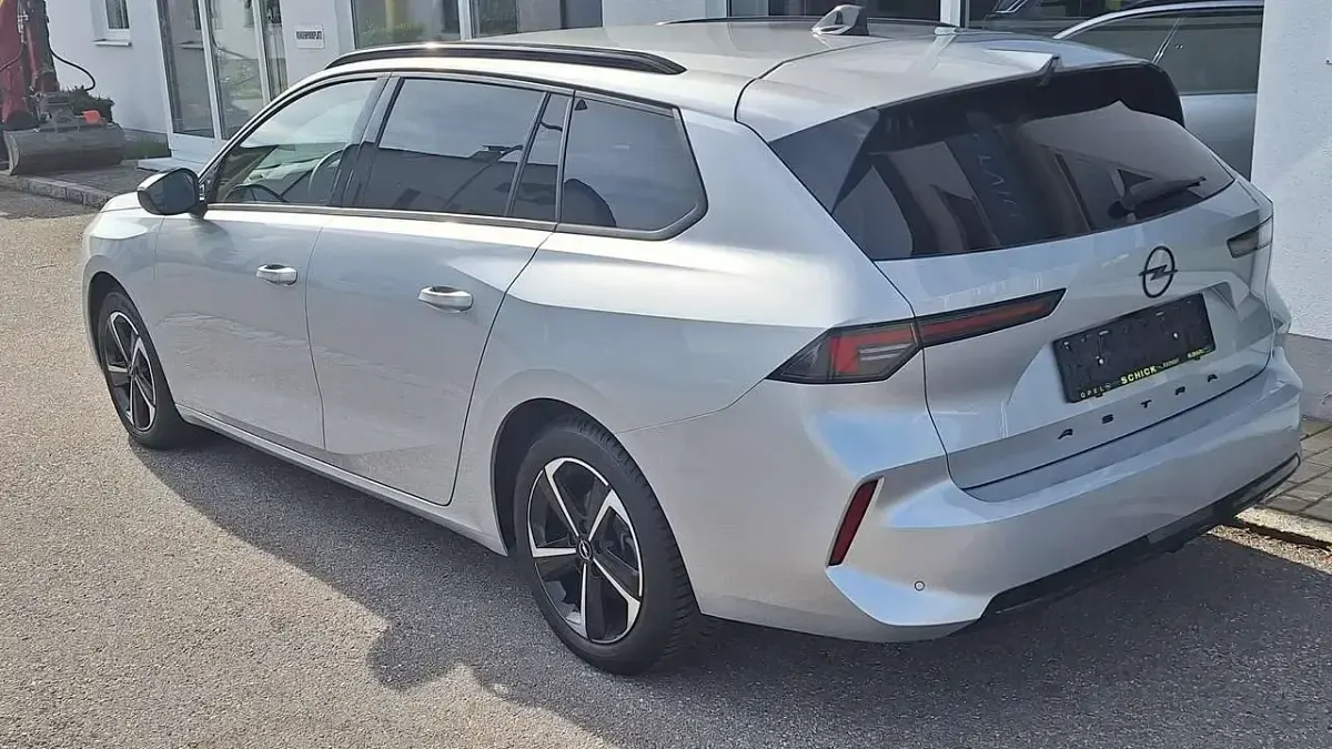 Gebraucht Opel Astra 131 PS (96 kW) 2024 Silber Kleinwagen
