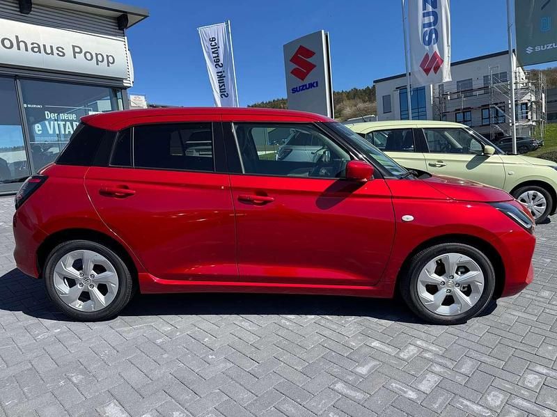 Neu Suzuki Swift Comfort 83 PS (61 kW) 2026 Rot Kleinwagen