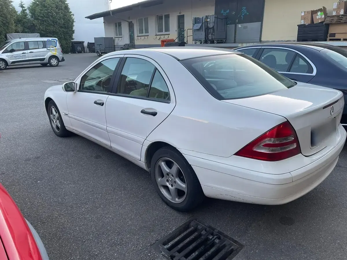 Gebraucht Mercedes C180 Classic 129 PS (94 kW) 2001 Weiß Limousine