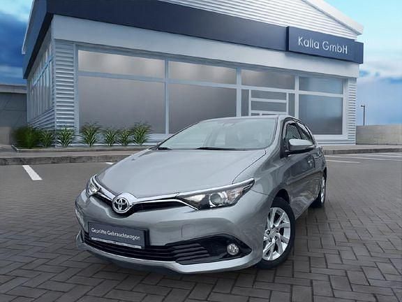 Titansilber mica metallic Gebraucht 2016 Toyota Auris Basis Limousine | 11.690 € (Fairer Preis) - Bild 1/3