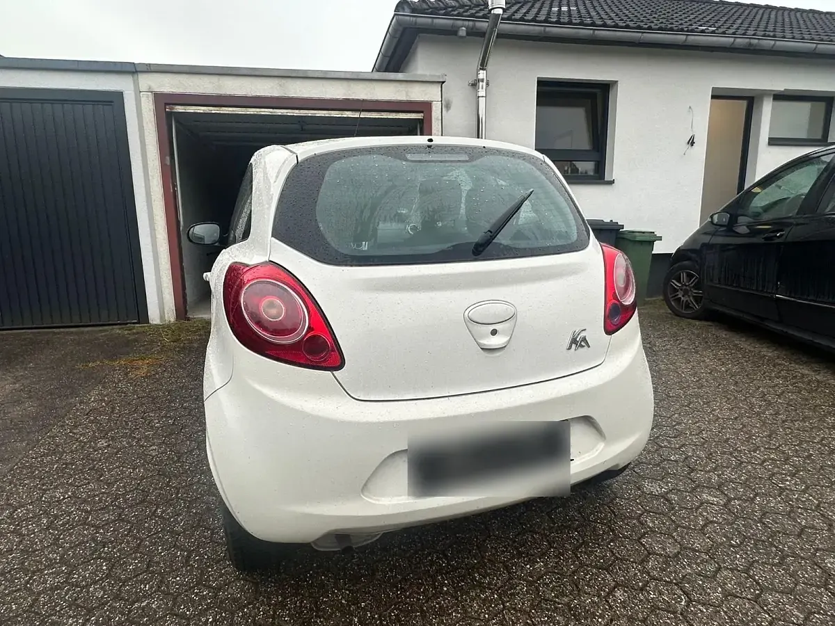 Gebraucht Ford Ka 69 PS (50 kW) 2012 Weiß Kleinwagen