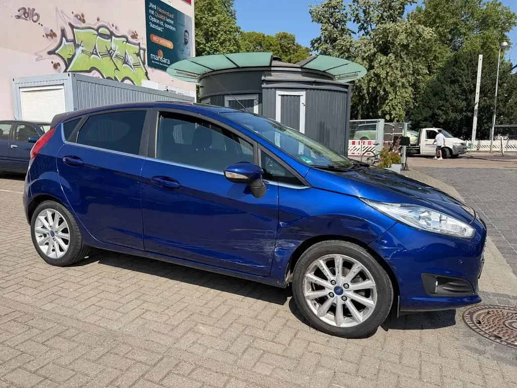 Gebraucht Ford Fiesta Titanium 101 PS (74 kW) 2016 Blau Kleinwagen