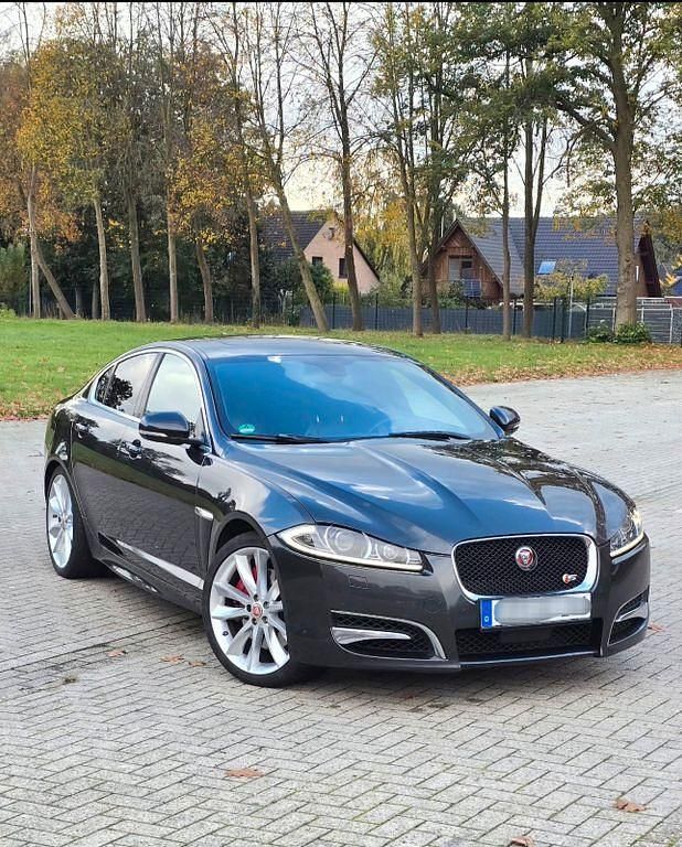 Grau Gebraucht 2015 Jaguar XF S Limousine | 15.499 € (Etwas zu teuer) - Bild 1/4