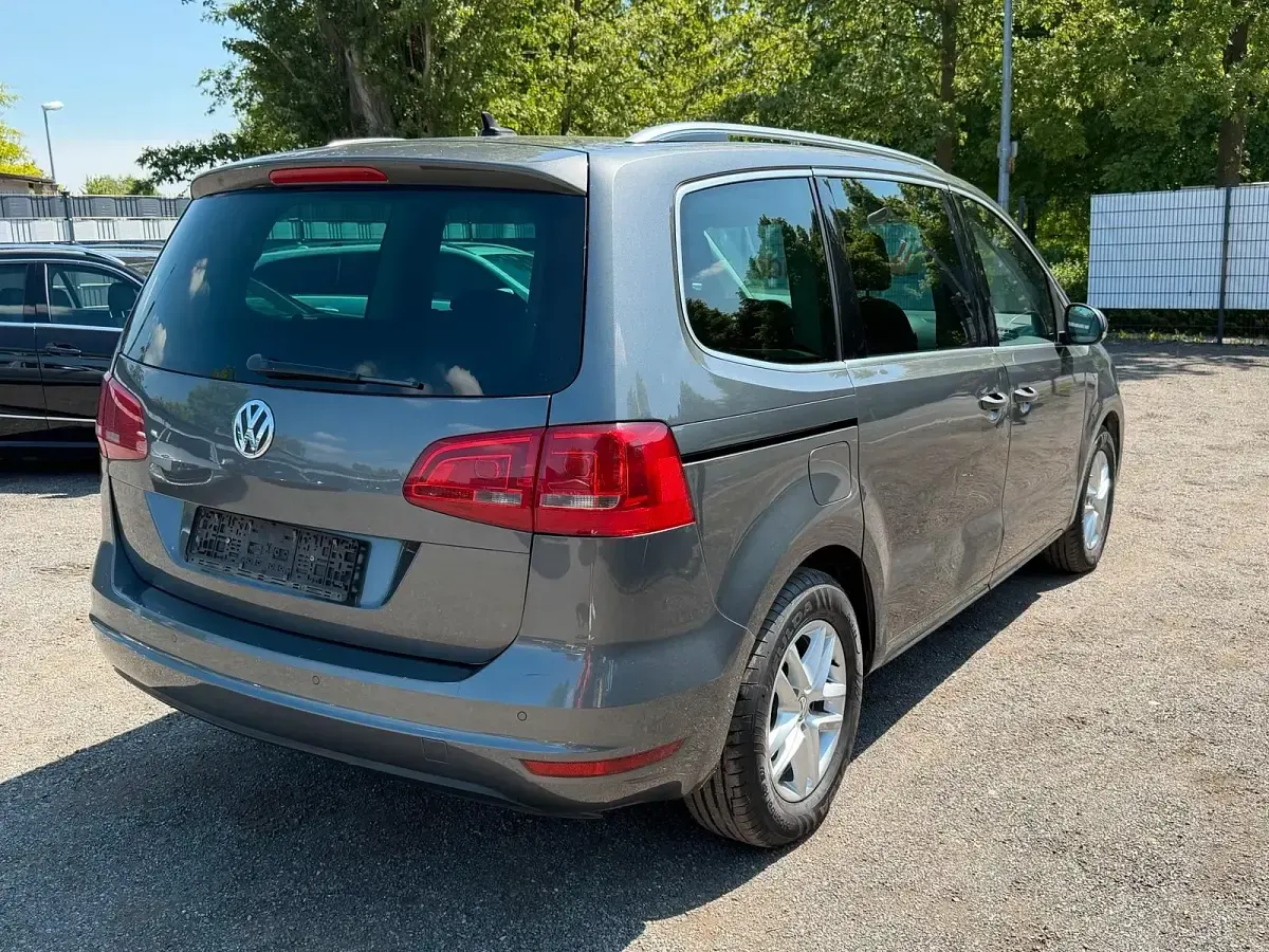 Gebraucht VW Sharan 140 PS (102 kW) 2011 Grau Van / Kleinbus